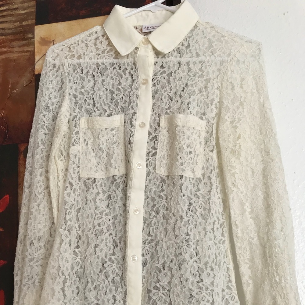 Beautiful cream blouse New with no tag